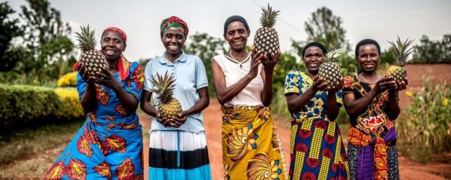Los ingresos de las mujeres miembros de la cooperativa Tuzamurane han aumentado de forma considerable y ahora pueden escolarizar a sus hijos, pagar servicios médicos y comprar terrenos. 
