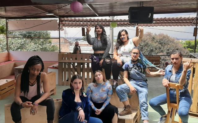 Líricas del Caos is a feminist rap group that promotes a Hip Hop scene free of sexist violence.
